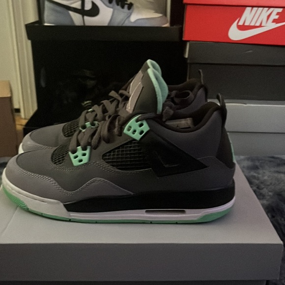 Jordan 4 glow (size 5) (color black grey green) - Picture 3 of 3